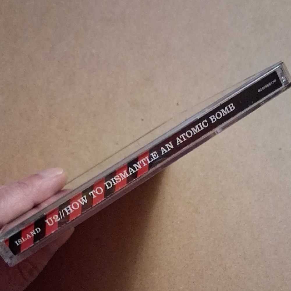 U2 "How to Dismantle an Atomic Bomb" CD/DVD & "War" CD - Picture 8 of 13